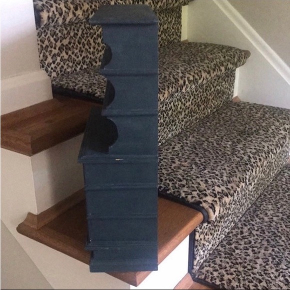 VINTAGE SMALL DECORATIVE HUTCH - Picture 2 of 13